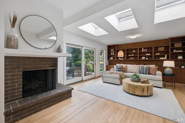 42 Underhill Rd, Mill Valley, CA 94941