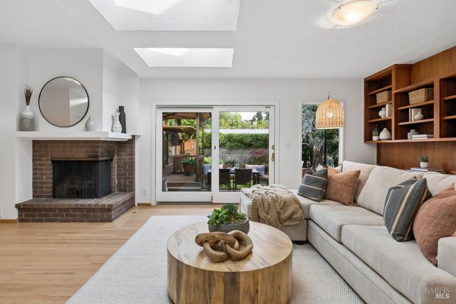 42 Underhill Rd, Mill Valley, CA 94941