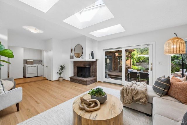 42 Underhill Rd, Mill Valley, CA 94941