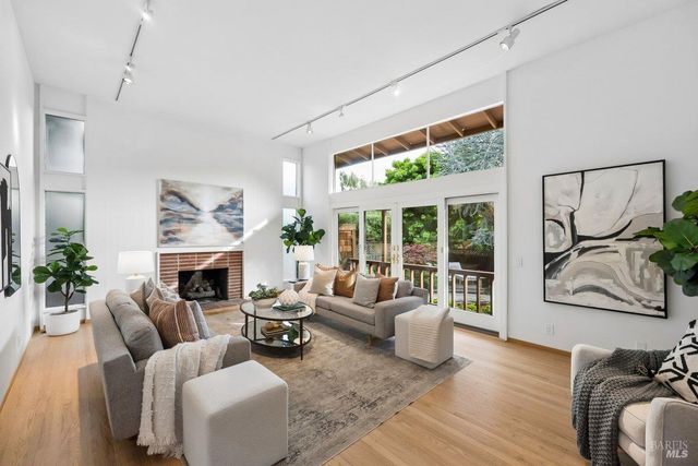 42 Underhill Rd, Mill Valley, CA 94941