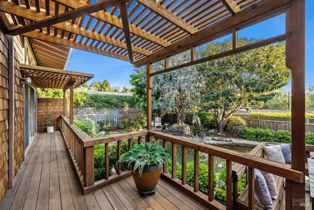 42 Underhill Rd, Mill Valley, CA 94941