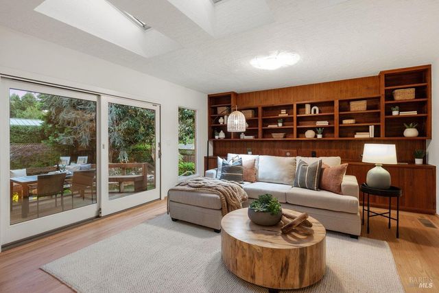 42 Underhill Rd, Mill Valley, CA 94941