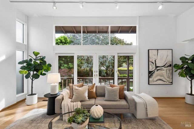 42 Underhill Rd, Mill Valley, CA 94941