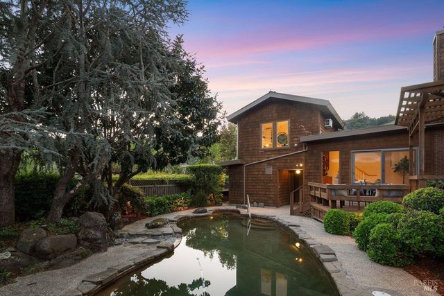 42 Underhill Rd, Mill Valley, CA 94941