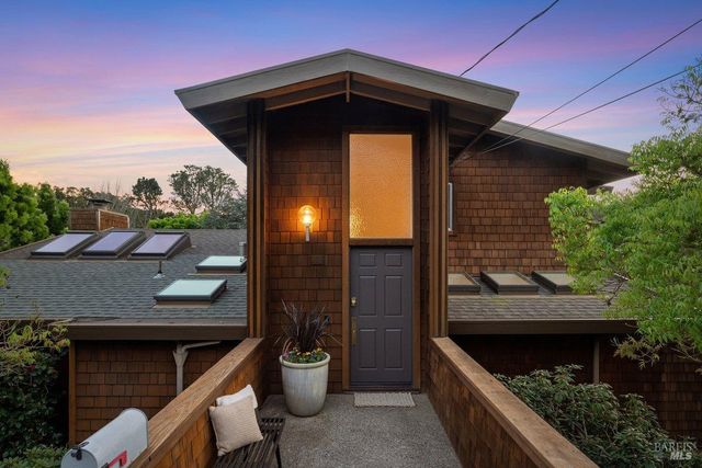 42 Underhill Rd, Mill Valley, CA 94941