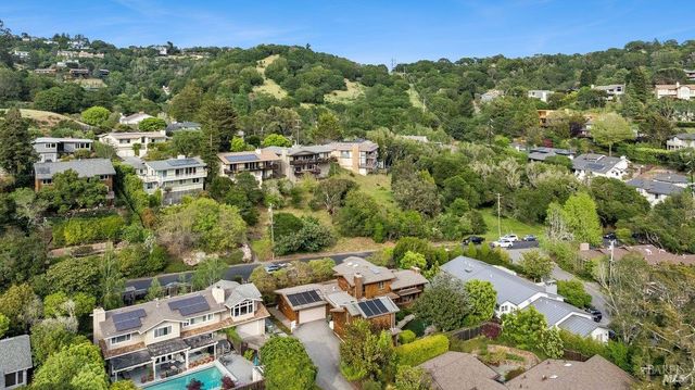 42 Underhill Rd, Mill Valley, CA 94941
