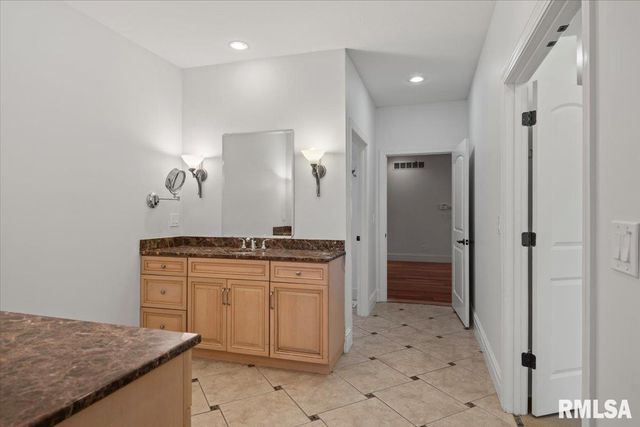 5034 Dogwood Hills, Springfield, IL 62711