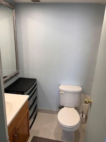 2350 NE 135th Street 903, North Miami, FL 33181
