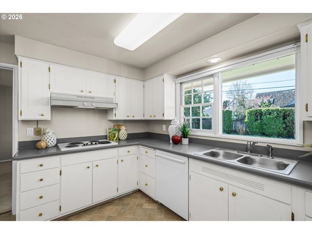 2774 Sarah Ln, Eugene, OR 97408