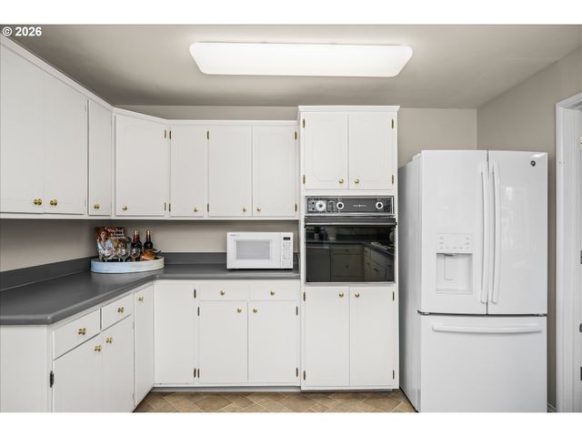 2774 Sarah Ln, Eugene, OR 97408