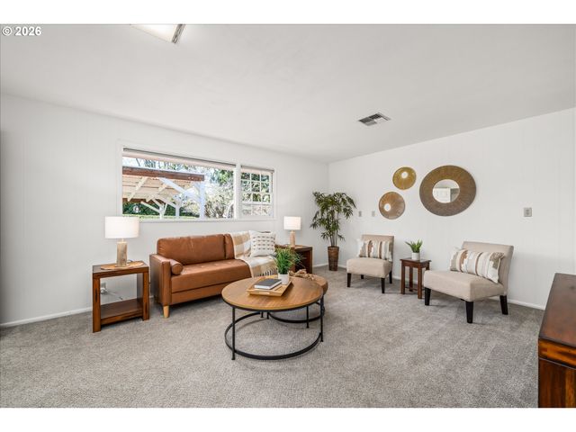 2774 Sarah Ln, Eugene, OR 97408