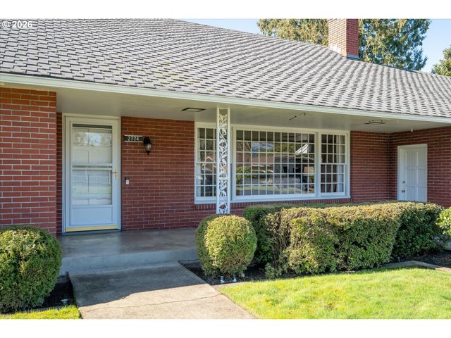 2774 Sarah Ln, Eugene, OR 97408