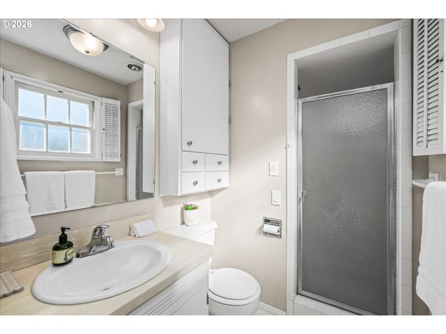 2774 Sarah Ln, Eugene, OR 97408