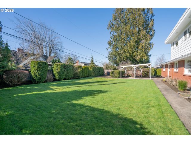 2774 Sarah Ln, Eugene, OR 97408