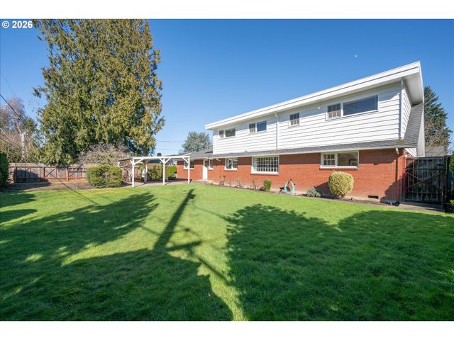 2774 Sarah Ln, Eugene, OR 97408