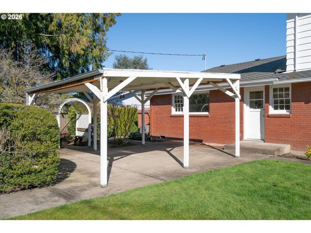 2774 Sarah Ln, Eugene, OR 97408