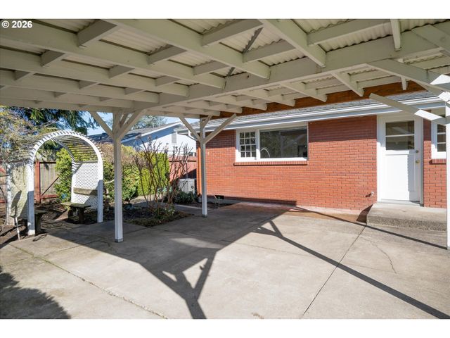 2774 Sarah Ln, Eugene, OR 97408