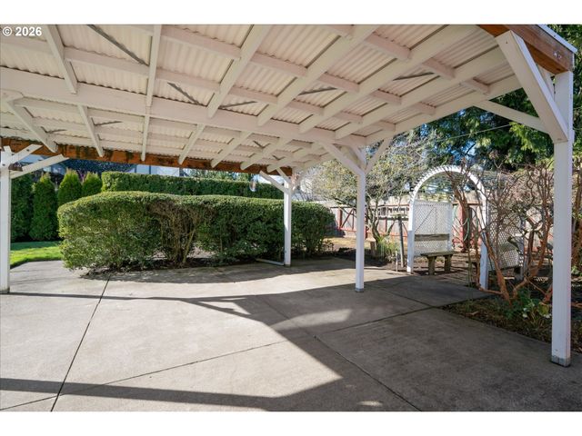 2774 Sarah Ln, Eugene, OR 97408