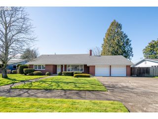 2774 Sarah Ln, Eugene, OR 97408