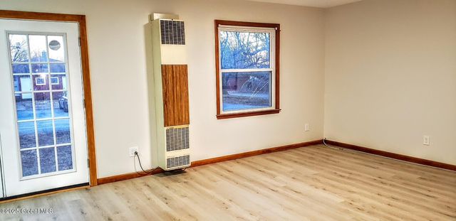 1300 S Schodack Road, Schodack, NY 12033