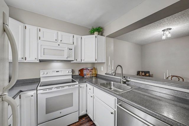 2079 Parkside Drive, Saint Paul, MN 55119