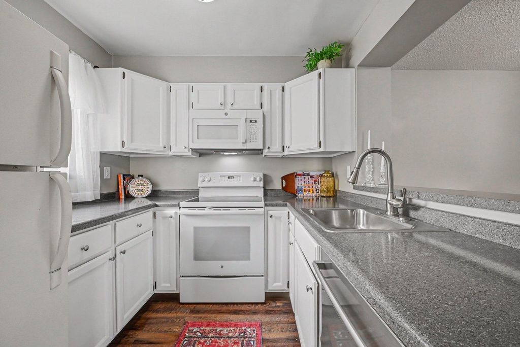 2079 Parkside Drive, Saint Paul, MN 55119