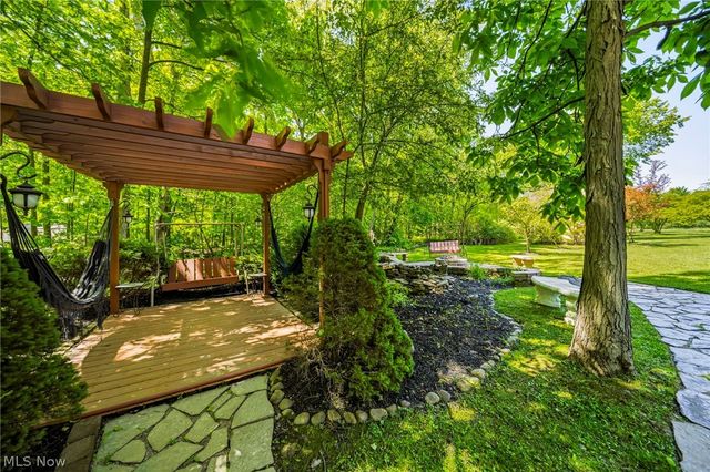 10600 Locust Grove Drive, Chardon, OH 44024