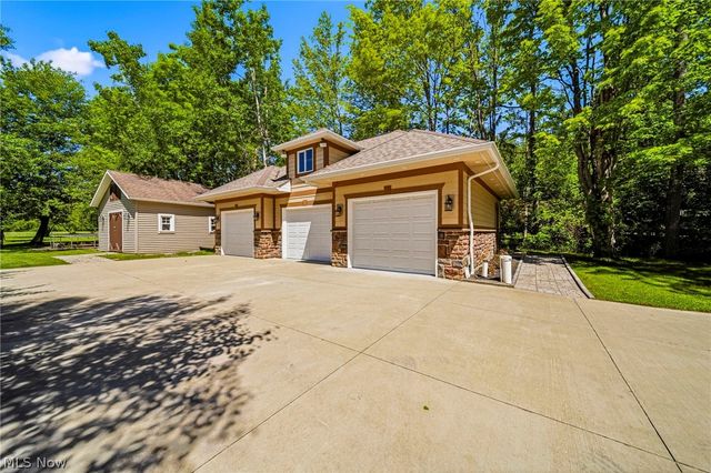 10600 Locust Grove Drive, Chardon, OH 44024