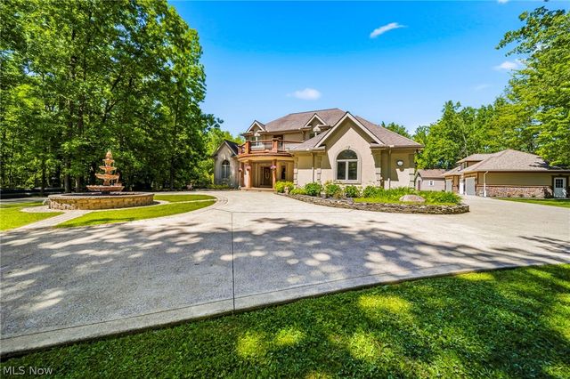 10600 Locust Grove Drive, Chardon, OH 44024