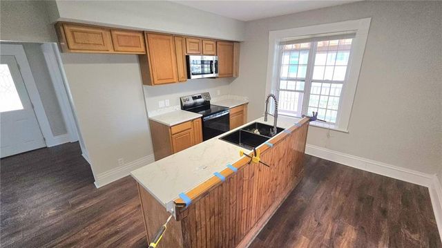 405 W Peoria Street, Paola, KS 66071
