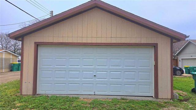 405 W Peoria Street, Paola, KS 66071