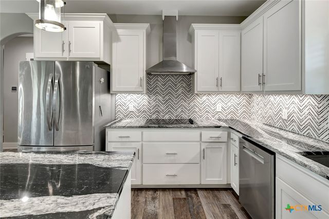 201 Stone Oak Drive, Inez, TX 77968