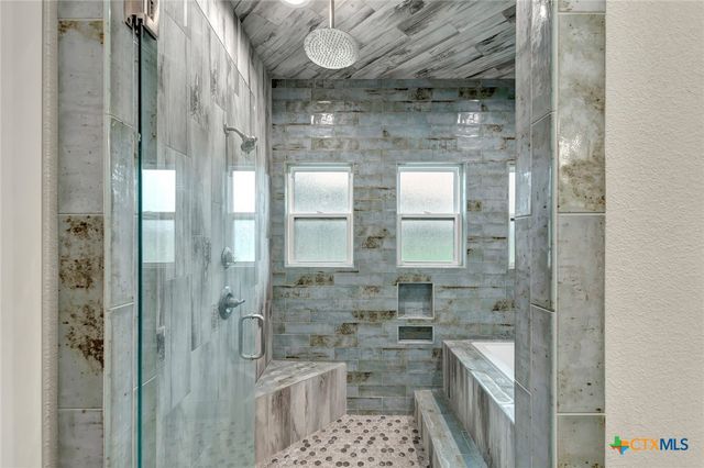 201 Stone Oak Drive, Inez, TX 77968