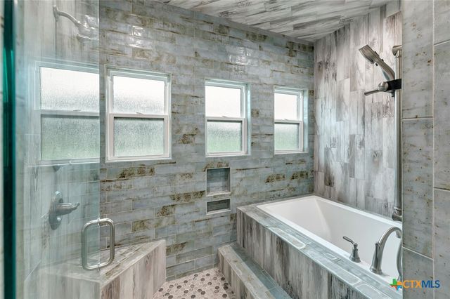 201 Stone Oak Drive, Inez, TX 77968