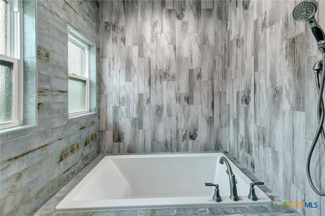 201 Stone Oak Drive, Inez, TX 77968