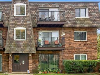 9402 Bay Colony Drive 3W, Des Plaines, IL 60016