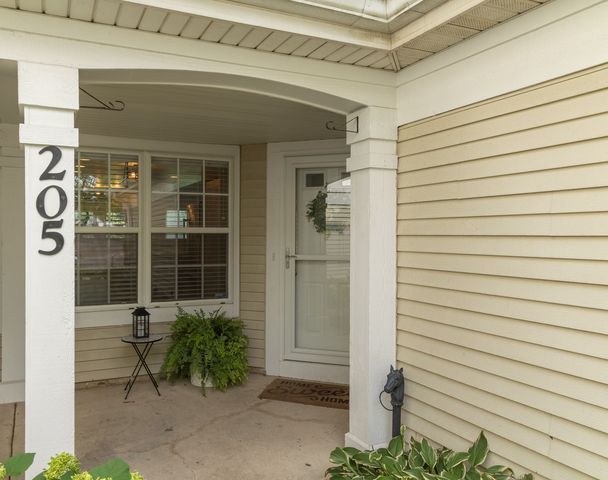 205 Concord Lane, Carol Stream, IL 60188
