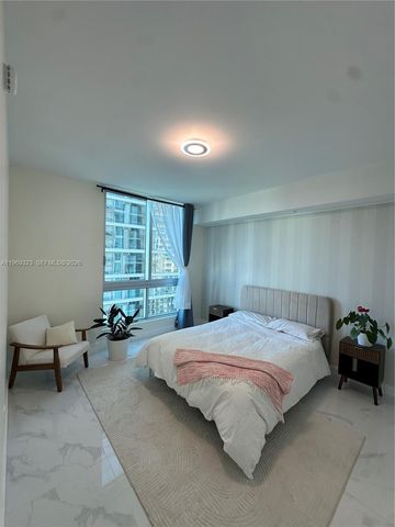 300 S Biscayne Blvd T-2806, Miami, FL 33131