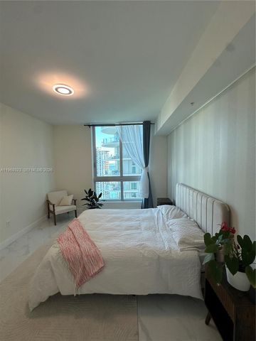 300 S Biscayne Blvd T-2806, Miami, FL 33131