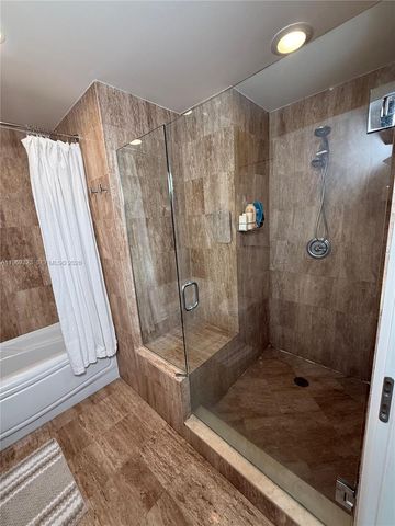 300 S Biscayne Blvd T-2806, Miami, FL 33131