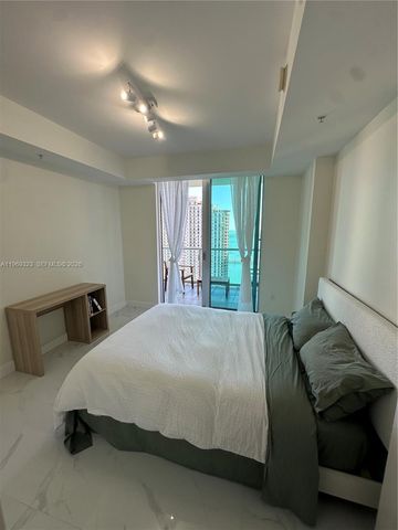 300 S Biscayne Blvd T-2806, Miami, FL 33131