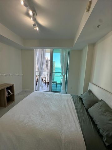 300 S Biscayne Blvd T-2806, Miami, FL 33131