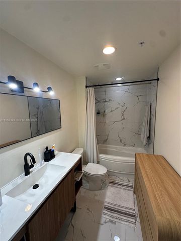 300 S Biscayne Blvd T-2806, Miami, FL 33131