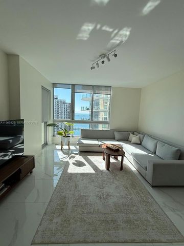 300 S Biscayne Blvd T-2806, Miami, FL 33131