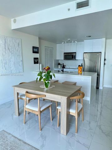 300 S Biscayne Blvd T-2806, Miami, FL 33131