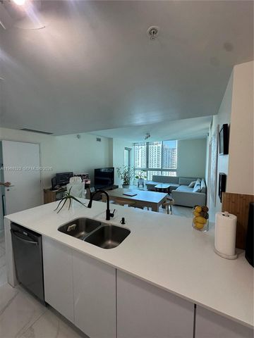 300 S Biscayne Blvd T-2806, Miami, FL 33131