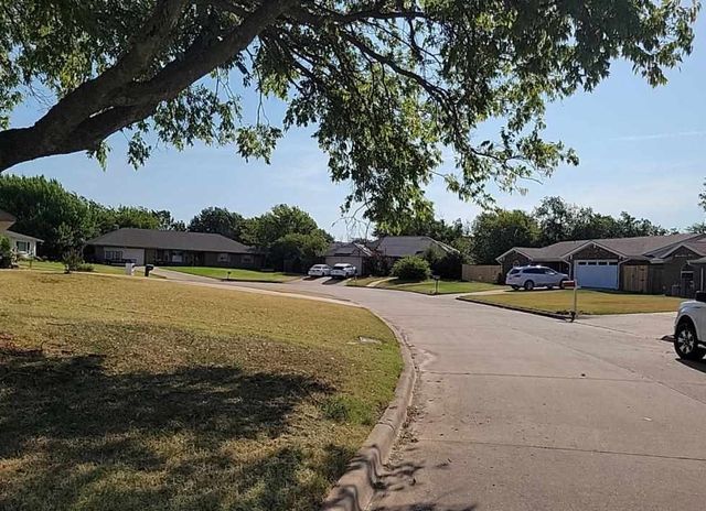 3802 SE Berkshire Ct, Lawton, OK 73501