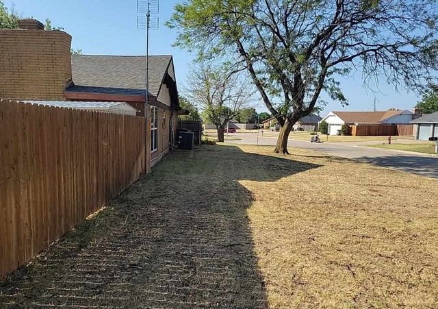 3802 SE Berkshire Ct, Lawton, OK 73501