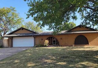 3802 SE Berkshire Ct, Lawton, OK 73501