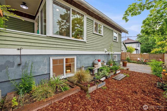 902 22nd Avenue, Seattle, WA 98122